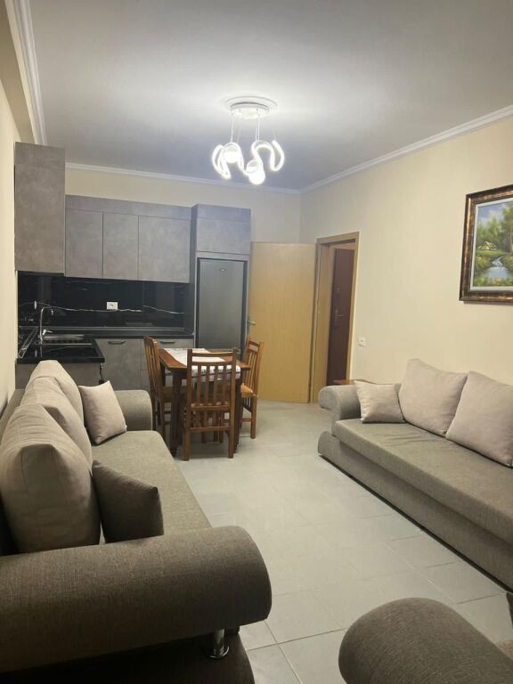 Apartament me qera perballe Spitalit Qsut, Rruga e Dibres