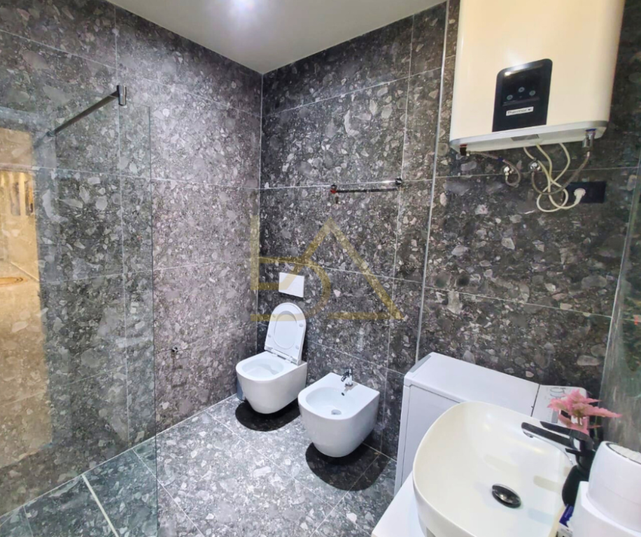 Shiten 3 Apartamente + 1 Zyrë – Durrës, Plazhi Iliria, Lagjja 13
