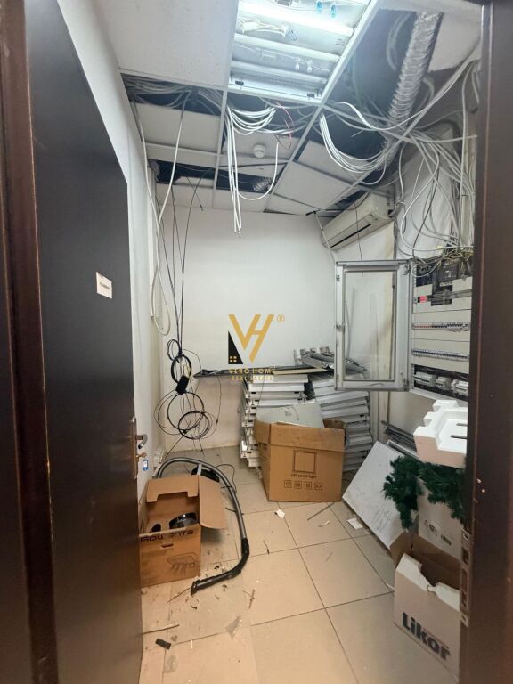 LOCALE COMMERCIALE DI 500 M2 IN AFFITTO A BLLOK 7.000 EURO