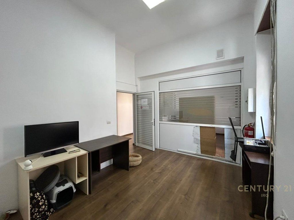 UFFICIO IN AFFITTO A BLLOK 2.100 € /Mese