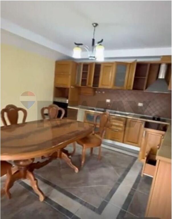 Shitet Apartament 2+1 tek Rruga Irfan Tomini