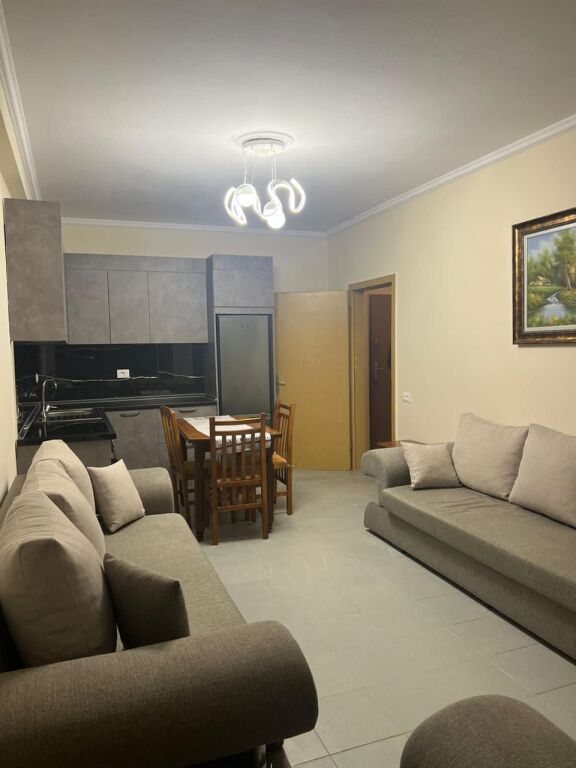Apartament me qera perballe Spitalit Qsut, Rruga e Dibres