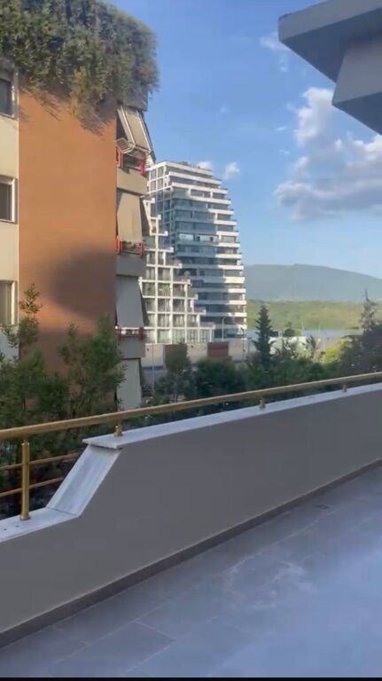 1+1 con veranda, giardino botanico, 750 mila lek