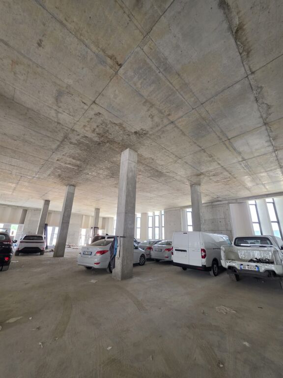si affitta edificio, negozi sull'autostrada Tirana-Durres