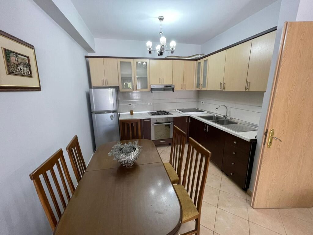 Qera, Apartament 2+1 + Depo , Komuna e Parisit, Tirane.