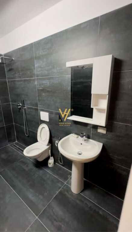 JEPET APARTAMENT 3+1 ME QERA NE ASTIR 830 EURO