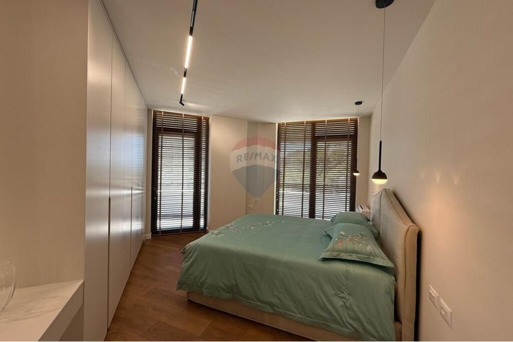 Shitet Apartament Luksoz ne White Hill