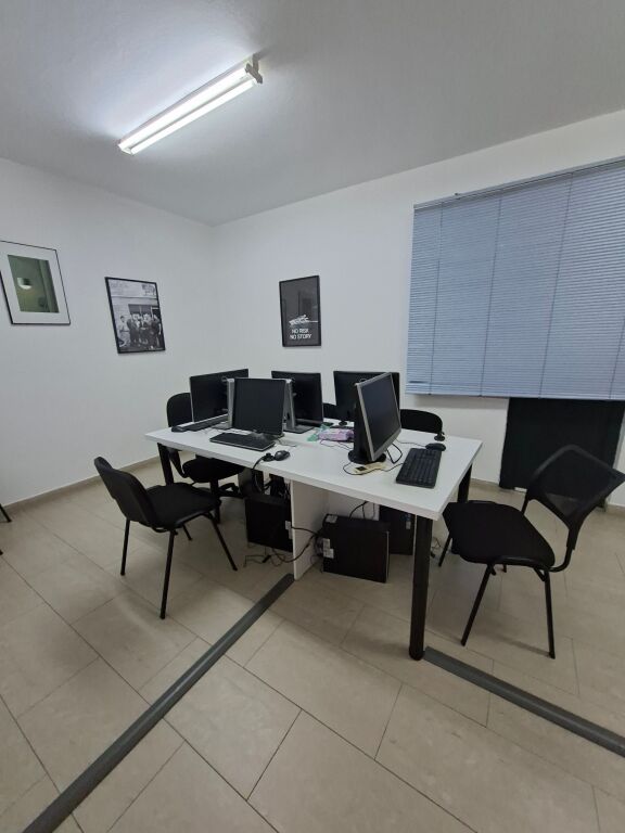 AMBIENT PER ZYRA PRANE MINISTRISE SE JASHTME TE BRRYLI. 235 M2. 1500 €