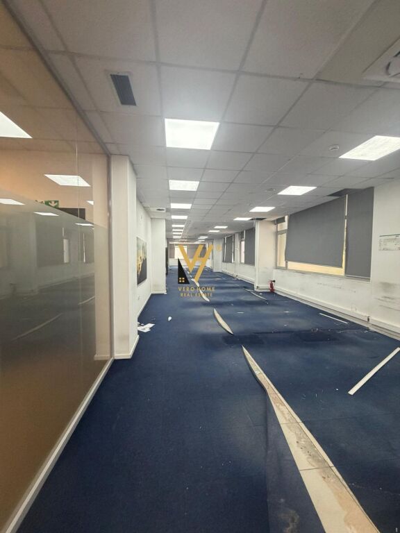 LOCALE COMMERCIALE DI 500 M2 IN AFFITTO A BLLOK 7.000 EURO
