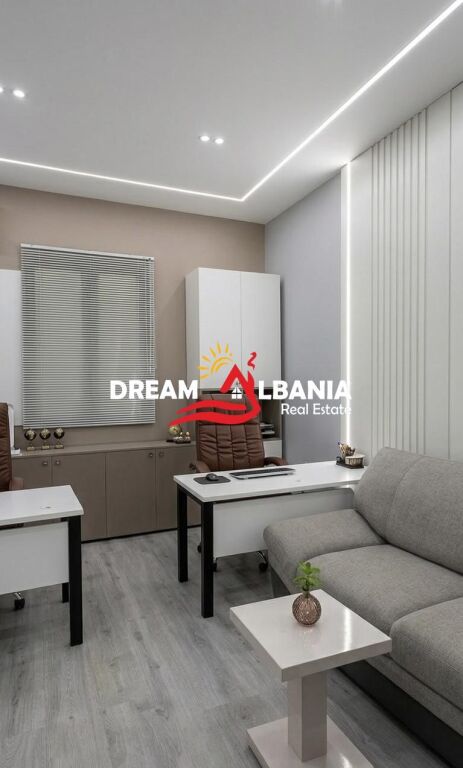 Jepet Me Qera Ambient Biznesi Buze Rruge  tek Komuna e Parisit(ID 42711169)