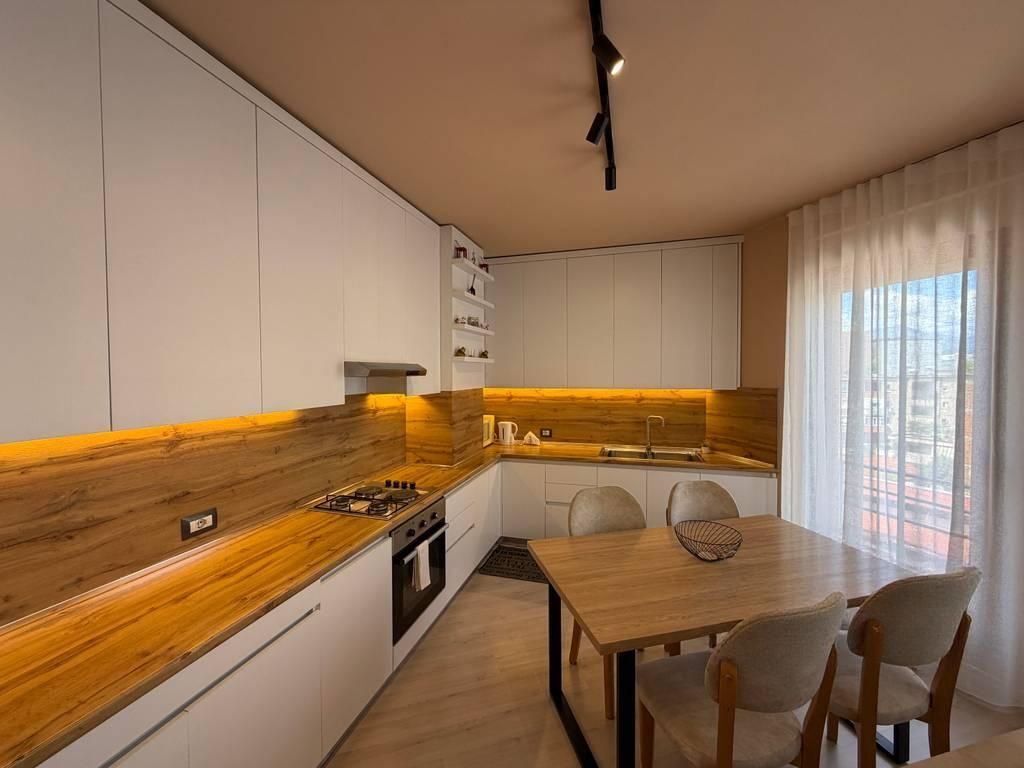 Ofrojme apartament 1+1 per qira perballe Harry Fultz!