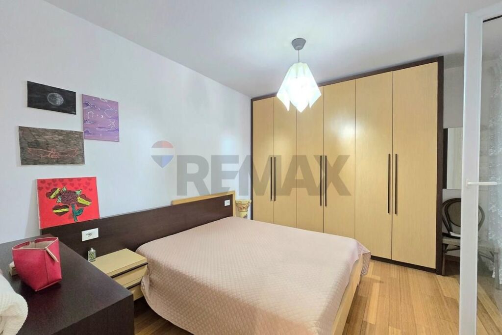 Apartament 3+1+2 per qira te Shallvaret
