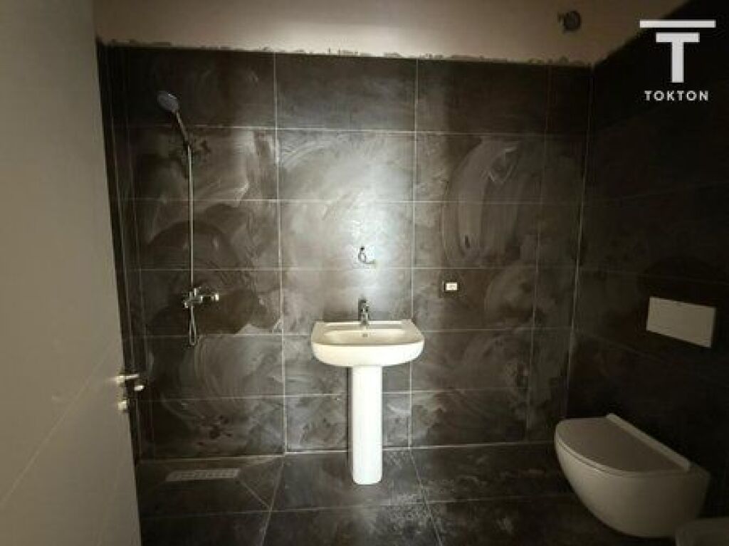 SHITET, APARTAMENT 3+1+2, KOMUNA E PARISIT, TIRANË