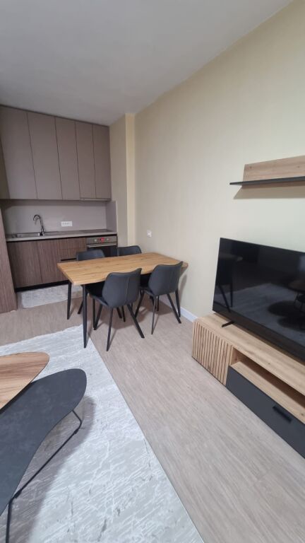 Ekskluzive 🚨Jepet me qera apartament 1+1  📍Rruga Mine Peza, Komisariati