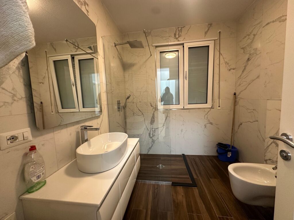 Qera Apartament 2+1+2+Parkim,Perballe Lake View.