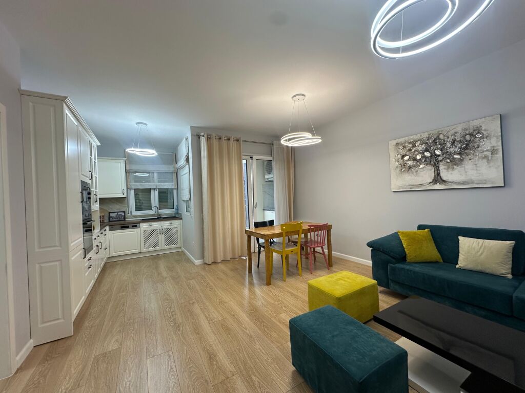 Qera Apartament 2+1+2+Parkim,Perballe Lake View.