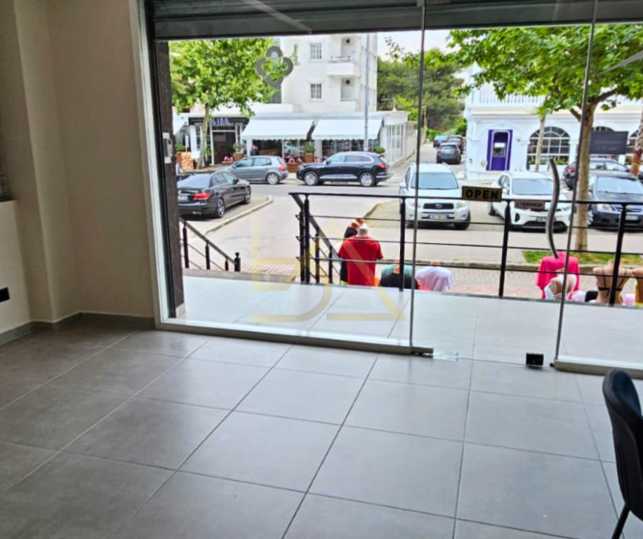 Shiten 3 Apartamente + 1 Zyrë – Durrës, Plazhi Iliria, Lagjja 13