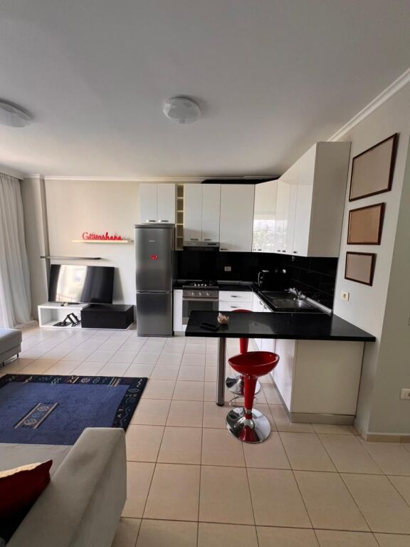 Jepet me qira apartament modern 1+1 + post parkimi te Liqeni i Thate