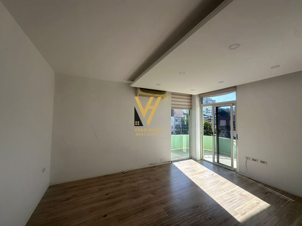 LOCALE COMMERCIALE 180 M2 IN AFFITTO IN PIAZZA WILLSON 2.000 EURO