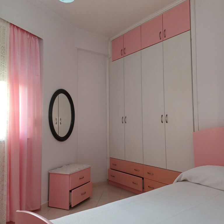 Apartament jepet me qira afatgjat