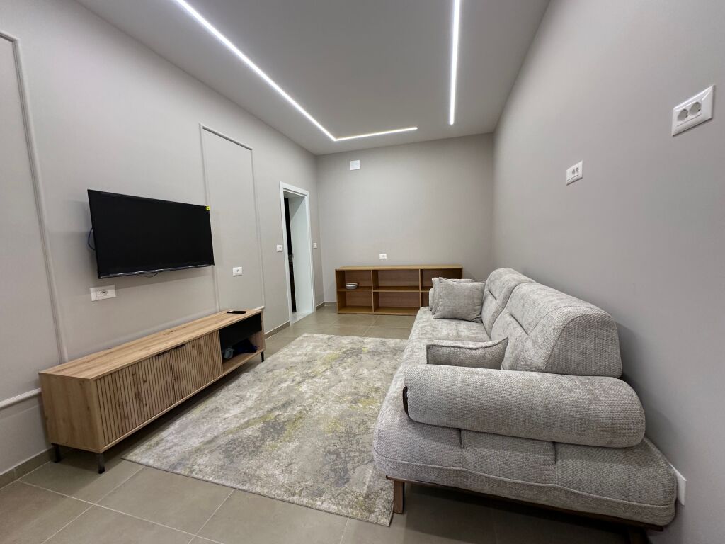 Apartament 1+1 plus post parkimi tek Vasil Shanto