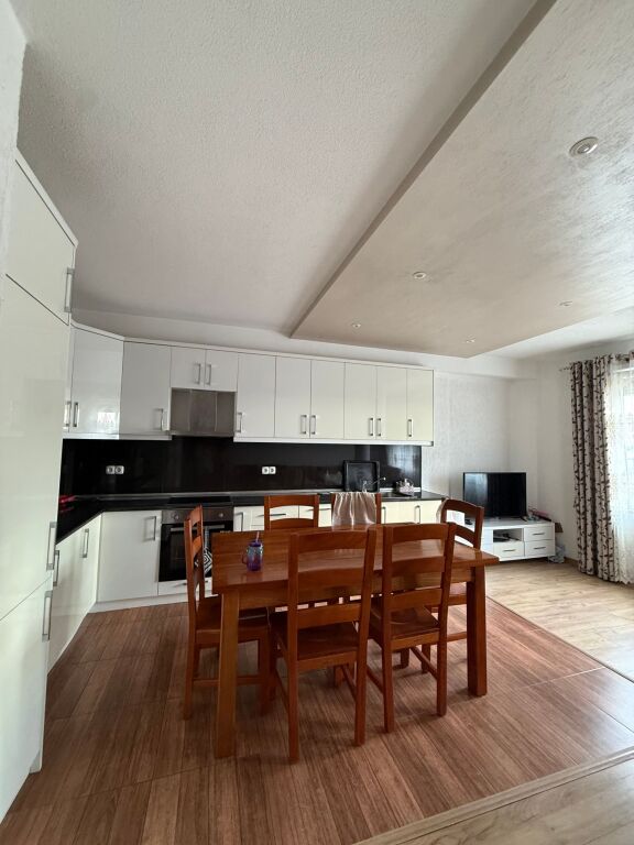 Qera | Vilë 2 + 1 | Rruga 5 Maji | 530 €/muaj