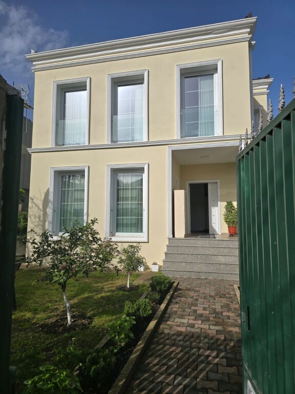 Affitto | Shtëpi private 2 + 1 | Spitali Amerikan 2 | 500 €/mese