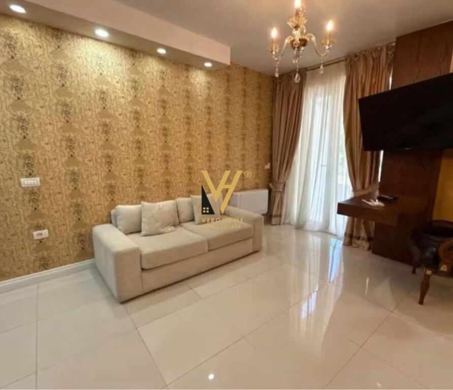 JEPET APARTAMENT 1+1+2 GARSONIERE ME QERA NE BLLOK 3.500 EURO