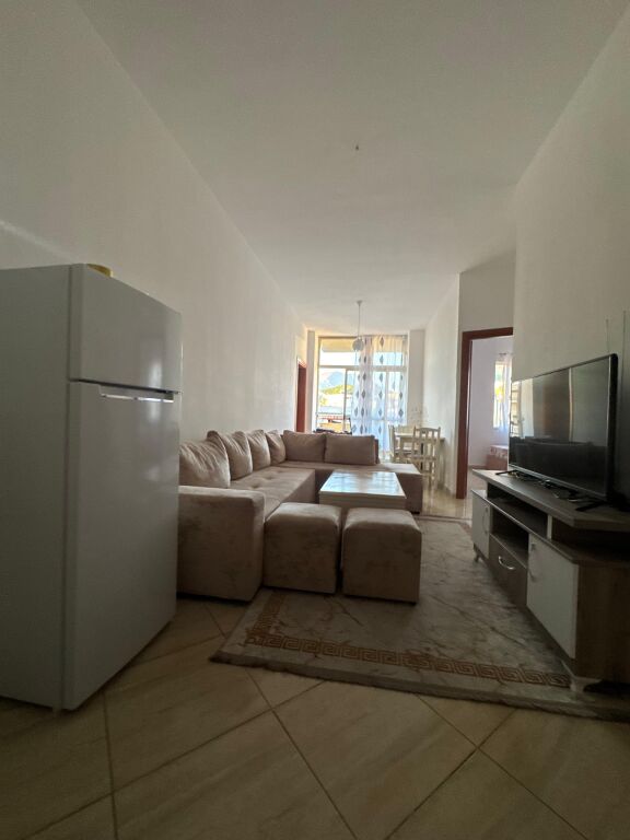 🏡✨ JEPET ME QERA Apartament 3+1 📍 Fresk, pranë pikës së gazit Kastrati 🛣️ Rruga “Muhamet Deliu”  🏢 Kati 6 (me ashensor) 🛋️ Totalisht i mobiluar 💶 Çmimi: 400 Euro/muaj  ✅ Zonë e qetë dhe e aksesueshme ✅ Ideale për familje ose çift  📞 Për më shumë informacion, kontaktoni!