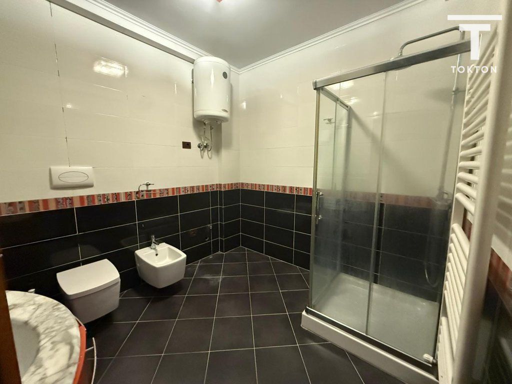 SHITET APARTAMENT 2+1+2, RRUGA E KOSOVARËVE, TIRANË