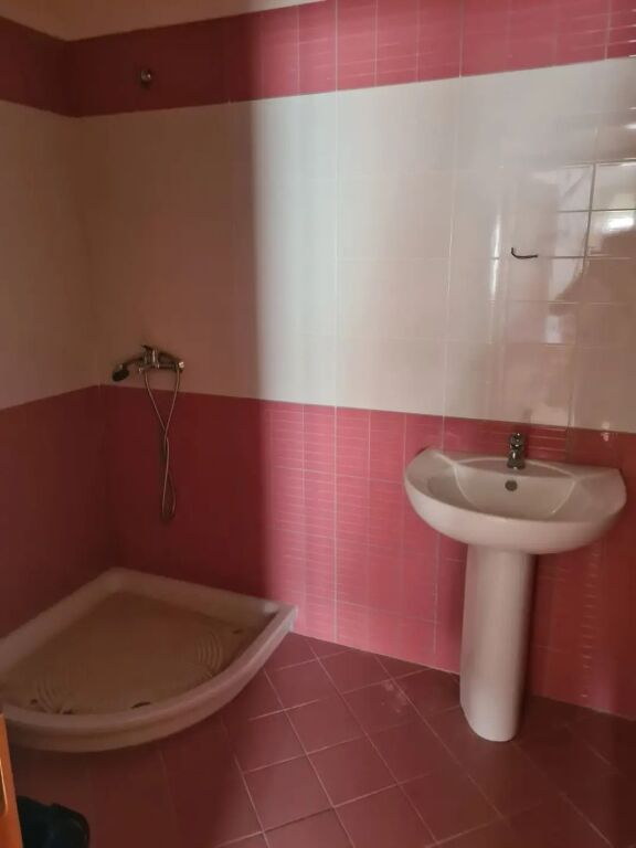 SHITET APARTAMENT 2+1+2+2 NE LUNGOMARE, VLORE