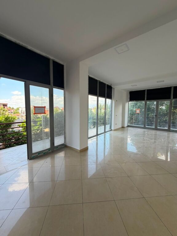 Shitje | Ambjent Biznesi | Rruga Kastriotët | 93500 €
