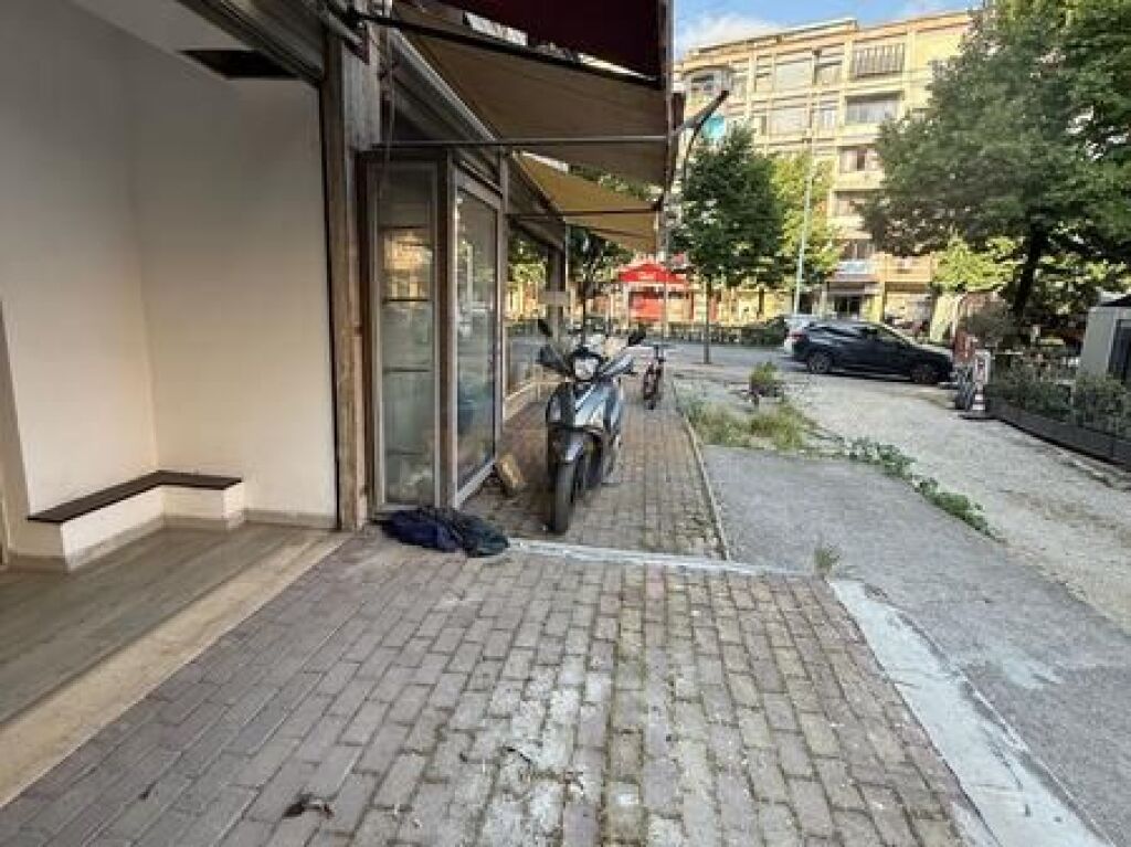 Qera, Zyrë në Rrugën Arkitekt Sinani, Kryqëzimi i Brrylit, Tiranë