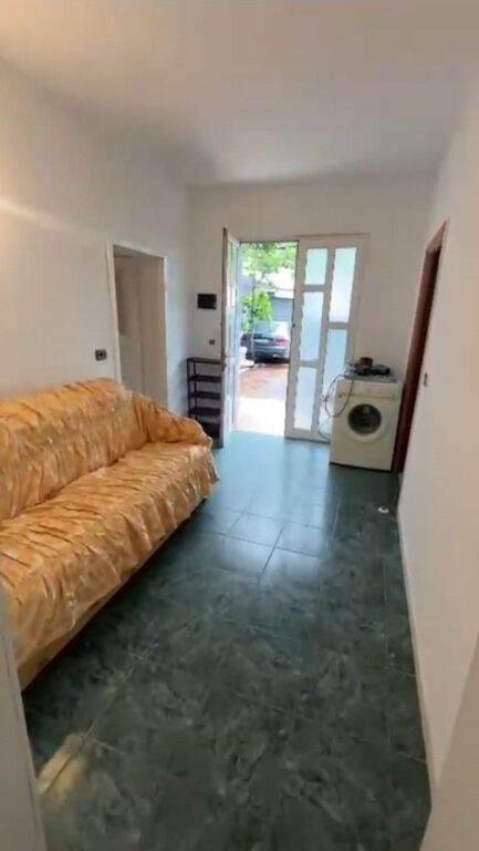 Qera | Shtëpi private 1 + 1 | Rruga 5 Maji | 300 €/muaj