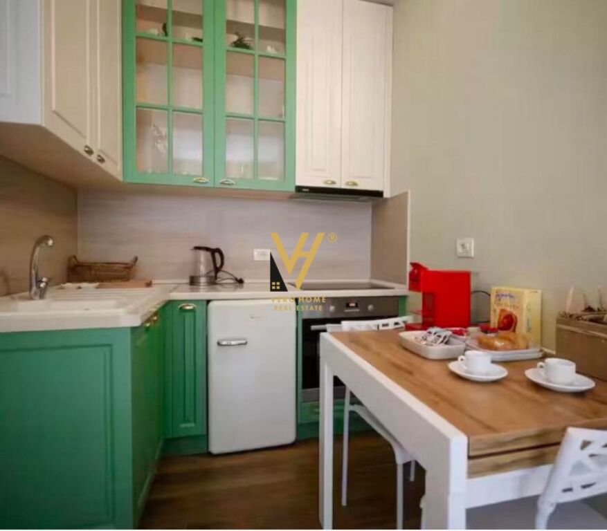 JEPET APARTAMENT 1+1+2 GARSONIERE ME QERA NE BLLOK 3.500 EURO