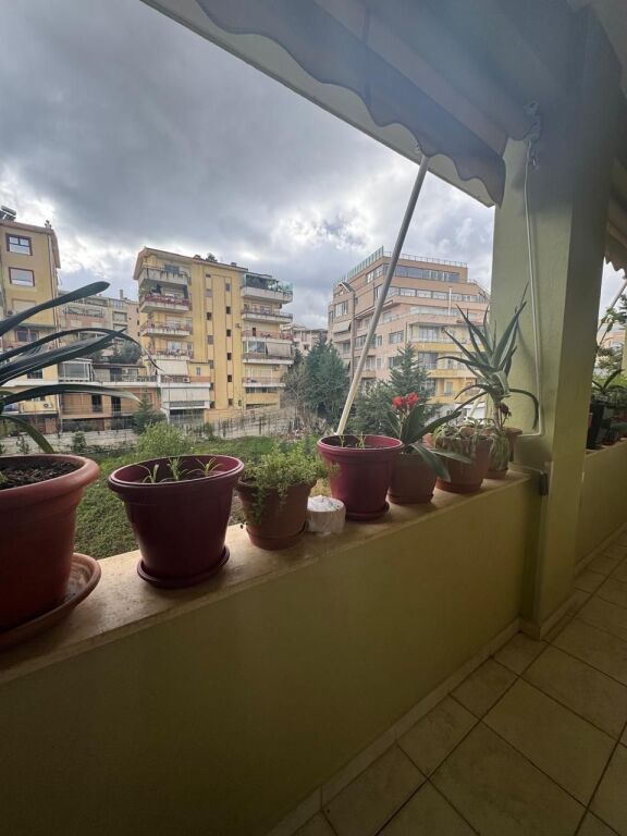 Shitet Apartament 3+1 + Verandë | Liqeni i Thatë, Tiranë