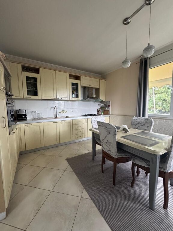 Shitet Apartament 3+1 + Verandë | Liqeni i Thatë, Tiranë