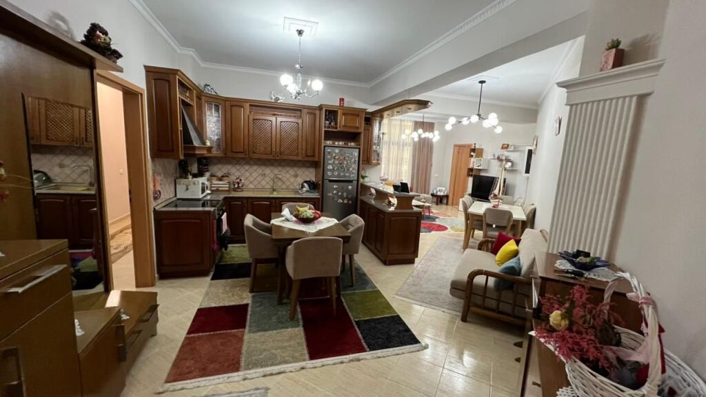 Apartment 3+1+2 for sale, Kavaja Street!
