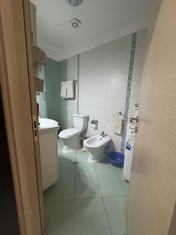 Shitet Apartament 3+1 + Verandë | Liqeni i Thatë, Tiranë