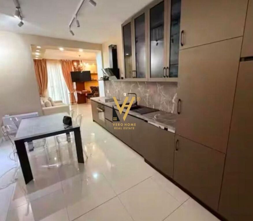 JEPET APARTAMENT 1+1+2 GARSONIERE ME QERA NE BLLOK 3.500 EURO