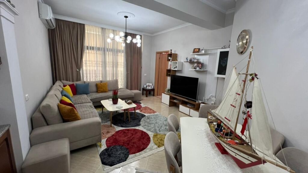 Apartment 3+1+2 for sale, Kavaja Street!
