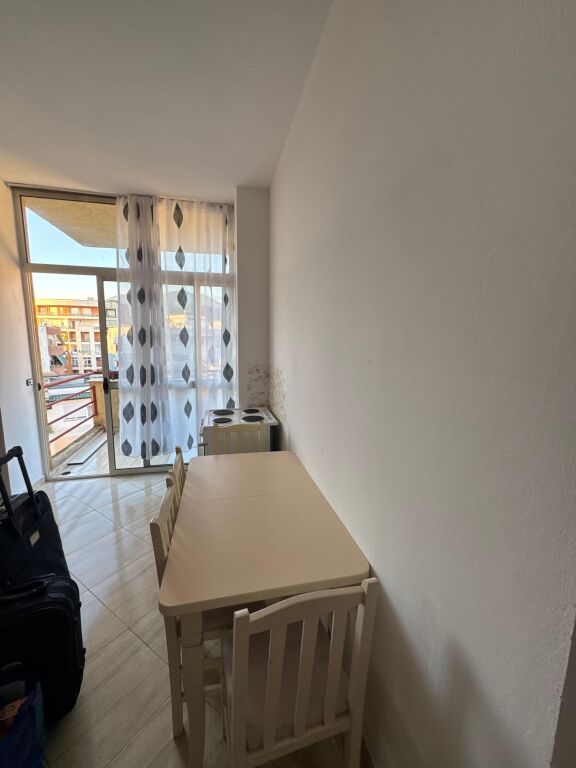 🏡✨ JEPET ME QERA Apartament 3+1 📍 Fresk, pranë pikës së gazit Kastrati 🛣️ Rruga “Muhamet Deliu”  🏢 Kati 6 (me ashensor) 🛋️ Totalisht i mobiluar 💶 Çmimi: 400 Euro/muaj  ✅ Zonë e qetë dhe e aksesueshme ✅ Ideale për familje ose çift  📞 Për më shumë informacion, kontaktoni!
