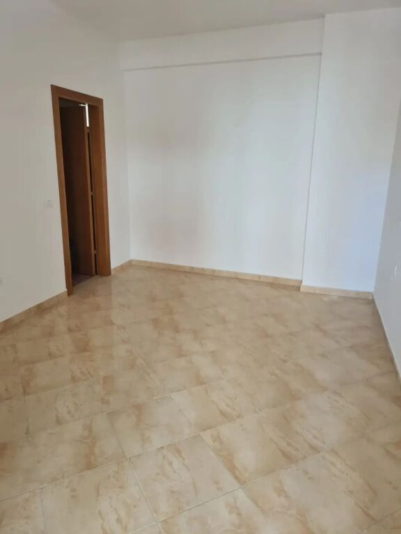 SHITET APARTAMENT 2+1+2+2 NE LUNGOMARE, VLORE