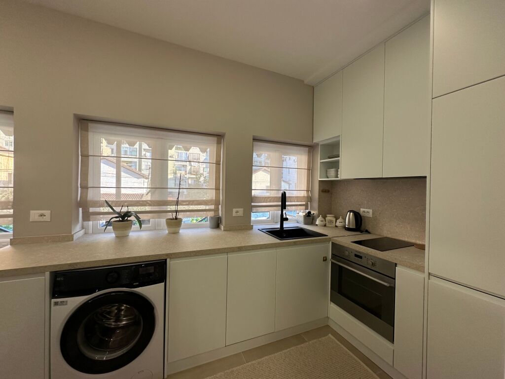 Apartament 1+1 plus post parkimi tek Vasil Shanto