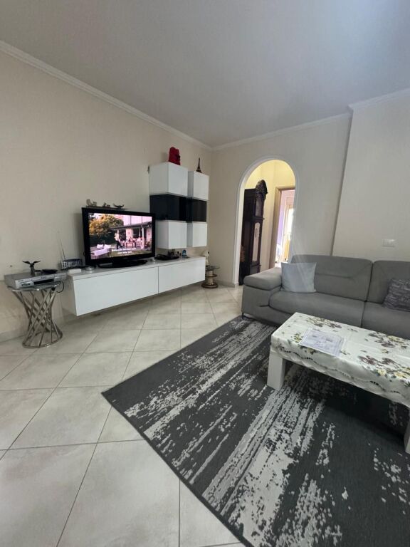 Shitet Apartament 3+1 + Verandë | Liqeni i Thatë, Tiranë