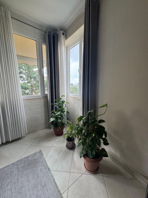 Shitet Apartament 3+1 + Verandë | Liqeni i Thatë, Tiranë