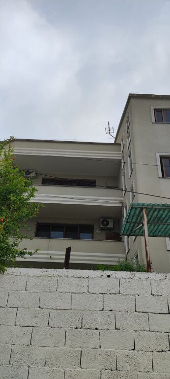 Shitet Vilë 3-Katëshe + Magazinë në Selitë