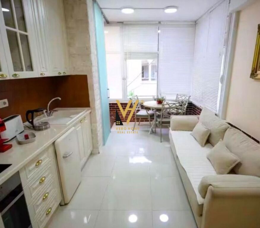 JEPET APARTAMENT 1+1+2 GARSONIERE ME QERA NE BLLOK 3.500 EURO