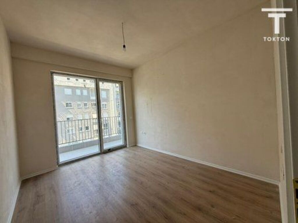 SHITET, APARTAMENT 3+1+2, KOMUNA E PARISIT, TIRANË