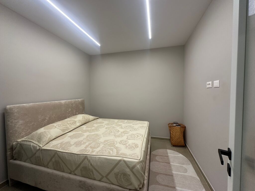 Apartament 1+1 plus post parkimi tek Vasil Shanto